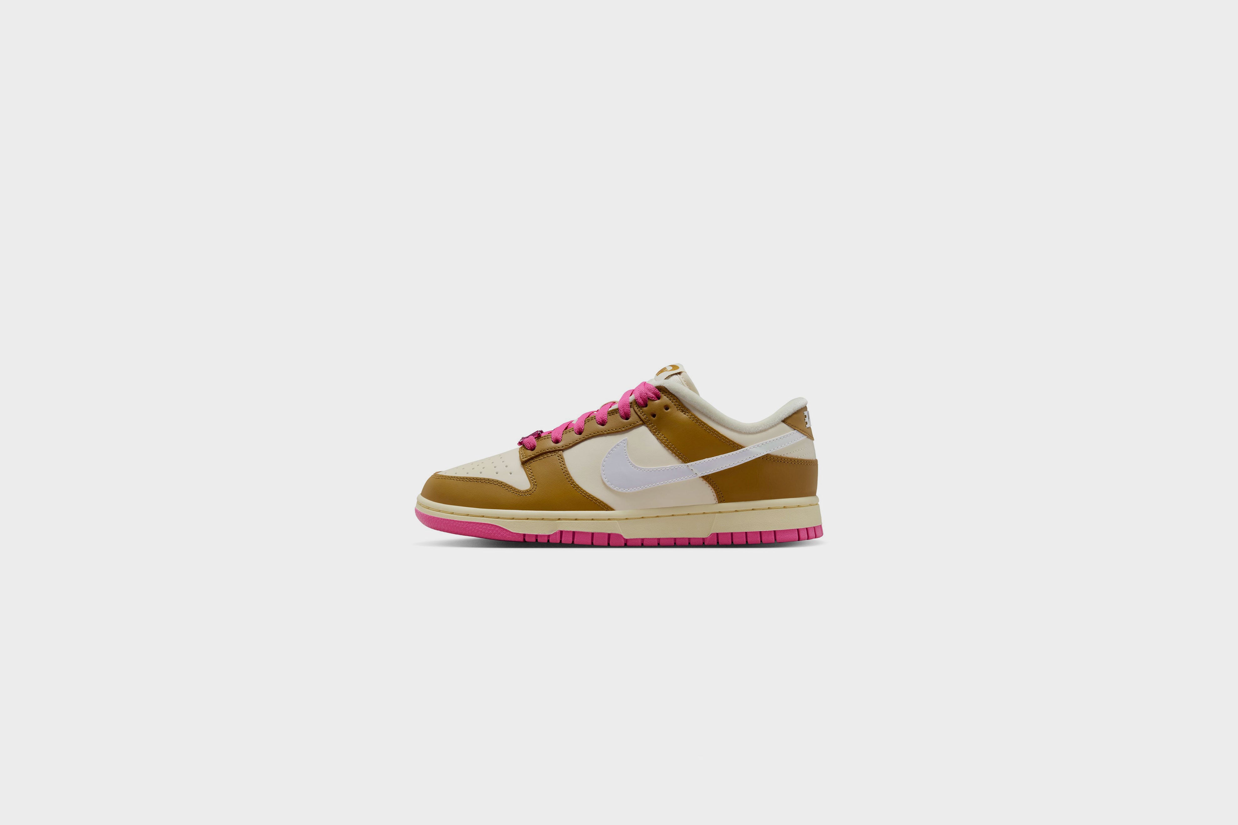 Wmns Nike Dunk Low on sale