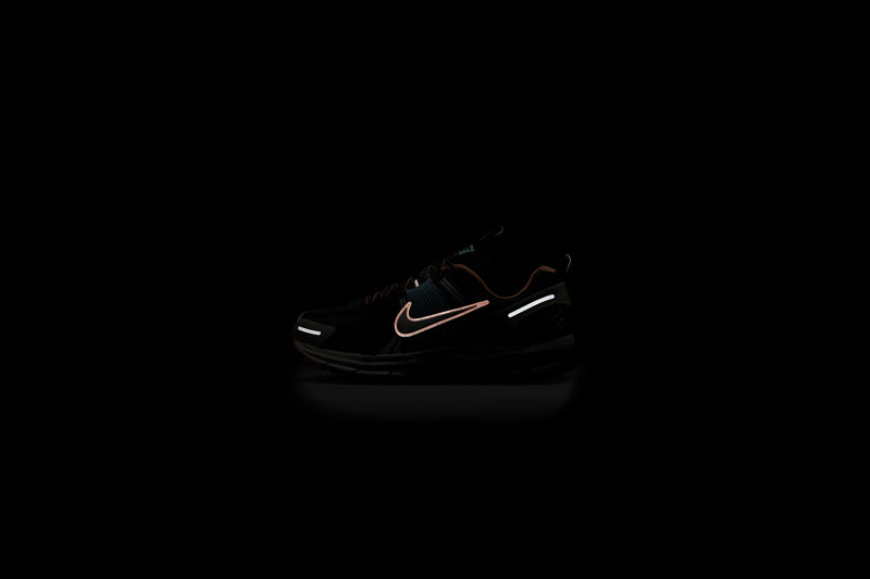 WMNS Nike Zoom Vomero 5 PRM (Black/Light Bone-Blue Gaze)