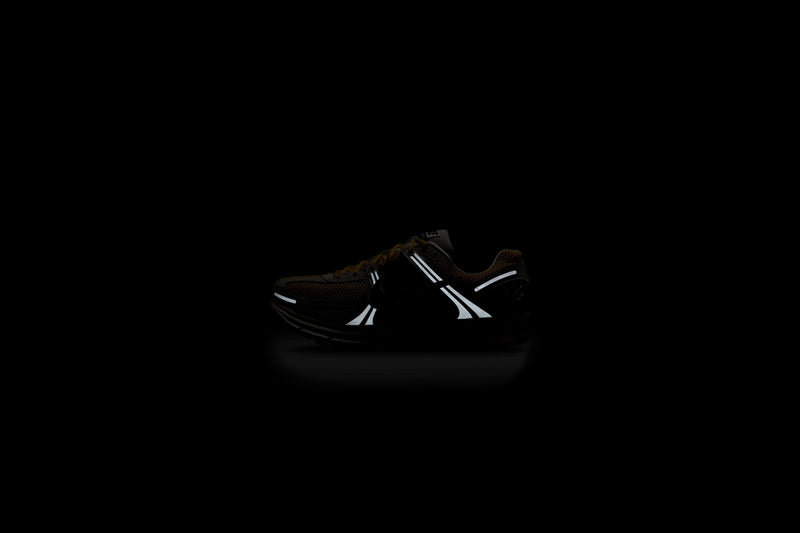 Nike Zoom Vomero 5 (Photon Dust/Black)