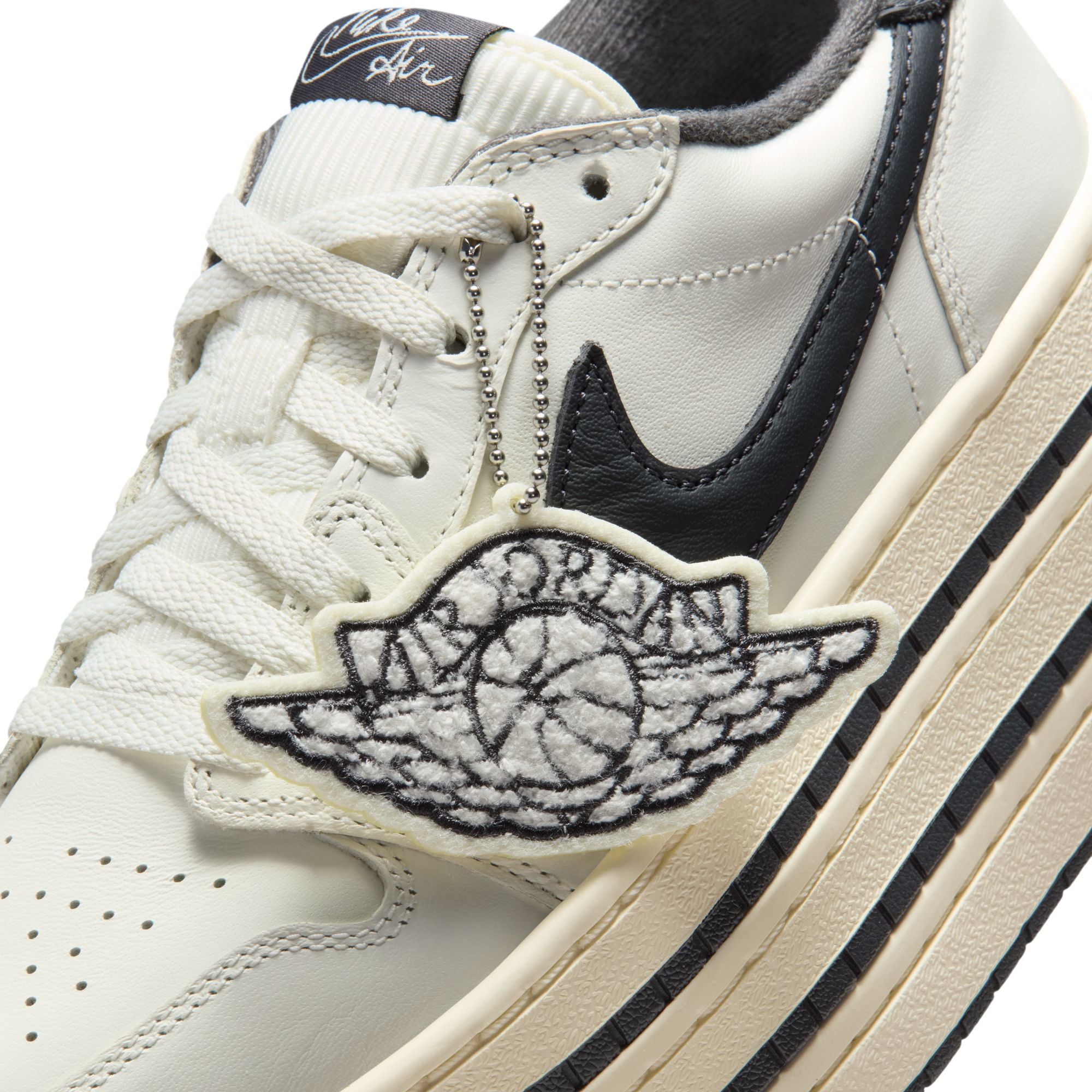 今日まで価格【新品】NIKE AIR JORDAN 1 TRIPLE STACK WMNS Air Jordan 1 Triple Stack (Sail/Anthracite-Coconut Milk