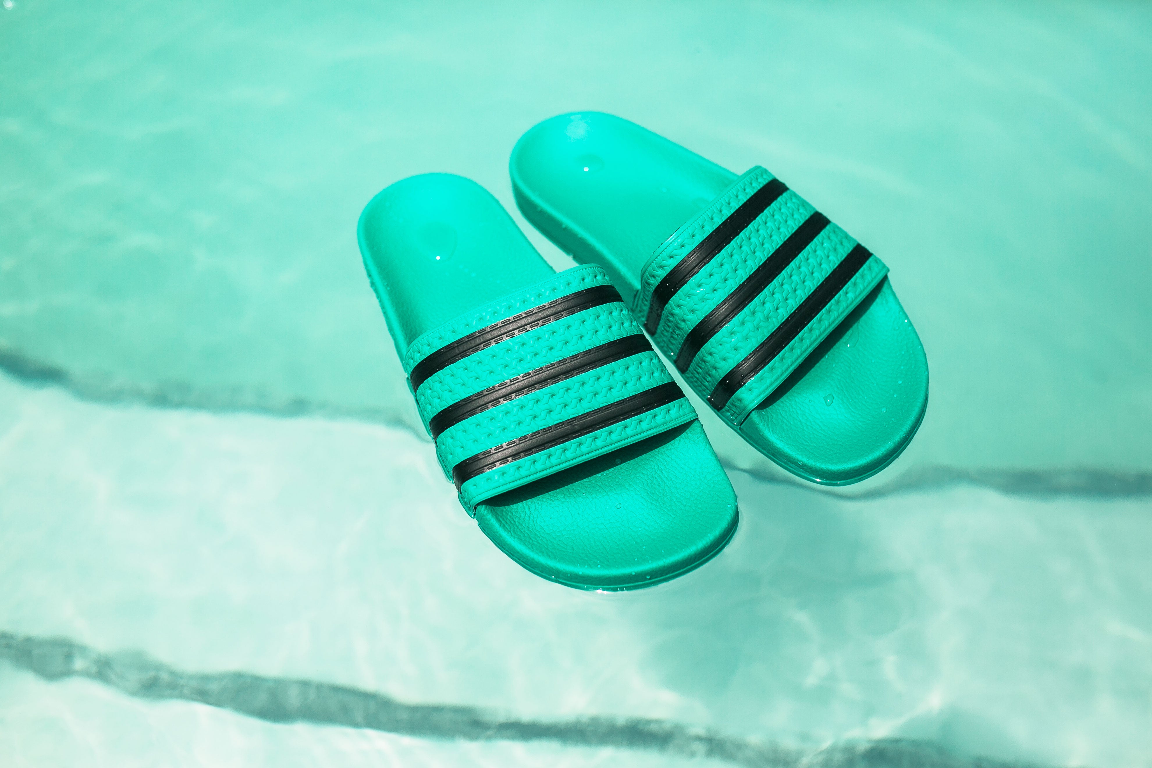 Adidas adilette hi res green best sale