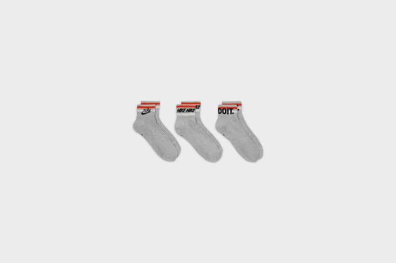 Nike Everyday Essential Ankle Socks (3 Pairs).
