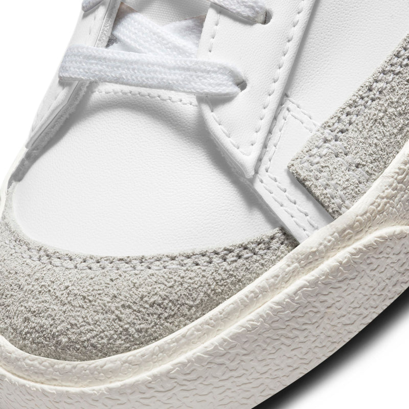 WMNS Nike Blazer Low ‘77 (White/Black-Sail-White)